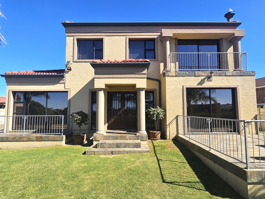 4 Bedroom Property for Sale in Wavecrest Eastern Cape